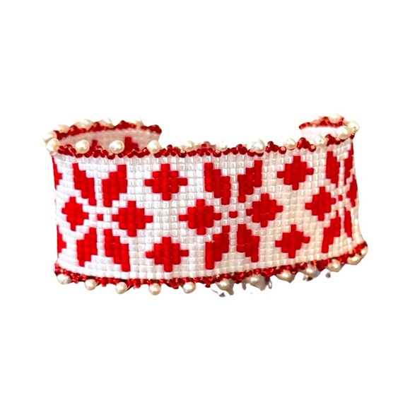 Hand crafted snowflake motif beaded cuff bracelet in holiday seasonal red white - Picture 5 of 13